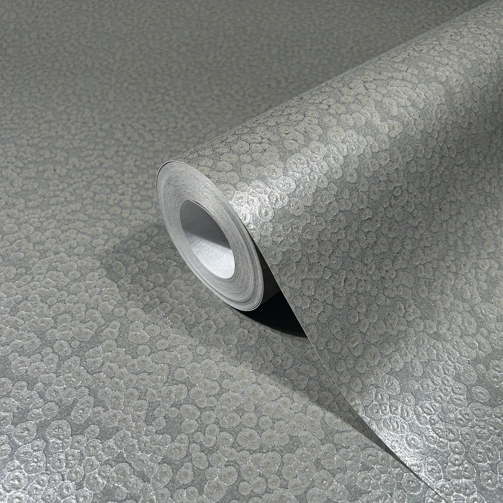 York Hudson Hammered Metal wallpaper pattern detail