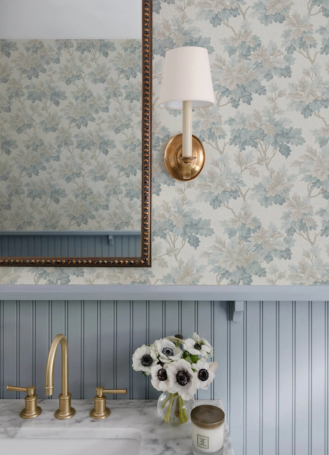 York Oakcliff Leaf Trail wallpaper pattern detail